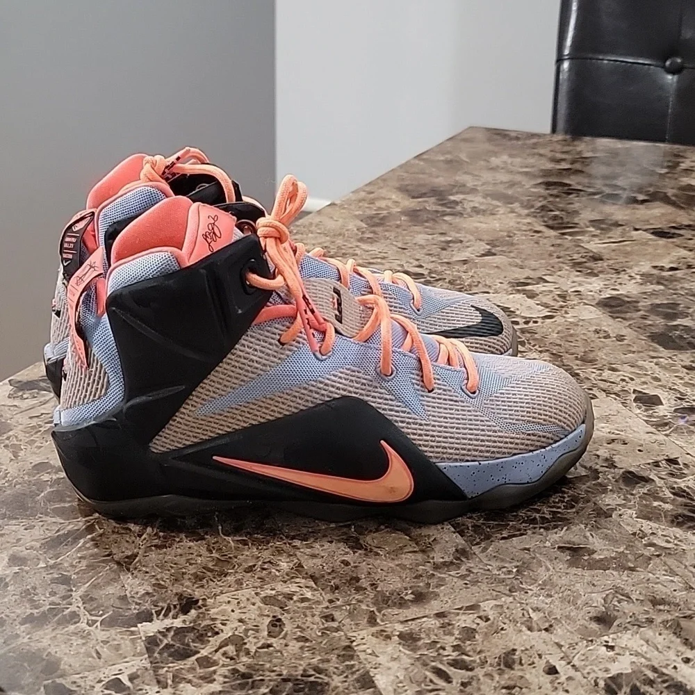 Nike Lebron James Easter Light Blue Sunset Glow Black Shoes youth Sz 6